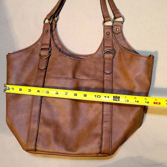 👜 Leather Shoulder Purse with Strap. Great size and convenient pockets. - Picture 9 of 12